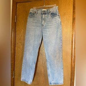 Abercrombie & Fitch, curve love 90s straight jean, 29 extra short, medium wash.